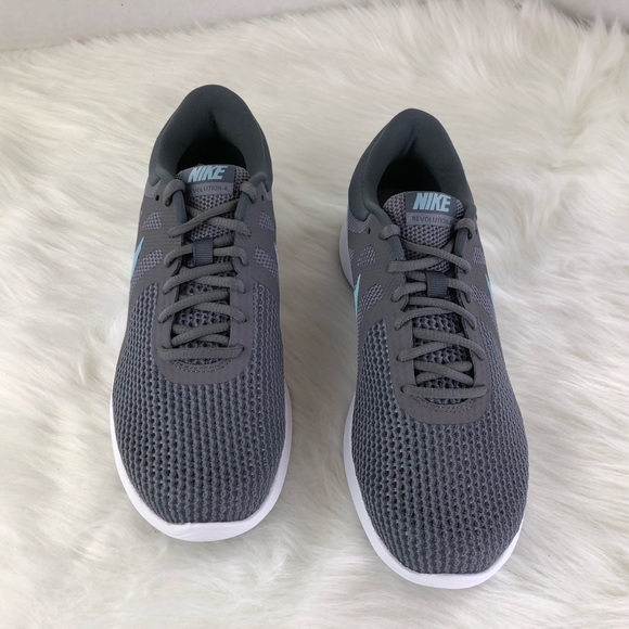 Nike Revolution 4 - Picture 3 of 7